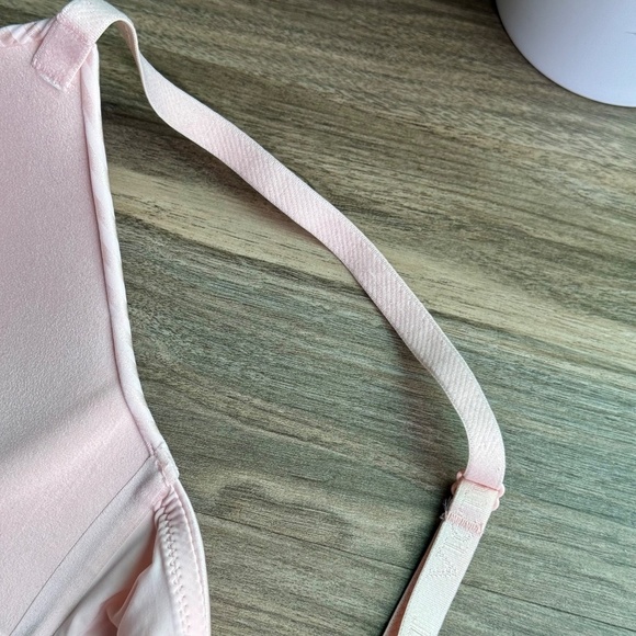 Victoria’s Secret T-shirt Light Pink Striped Lightly-Lined Wireless Bra 34D - Picture 9 of 16